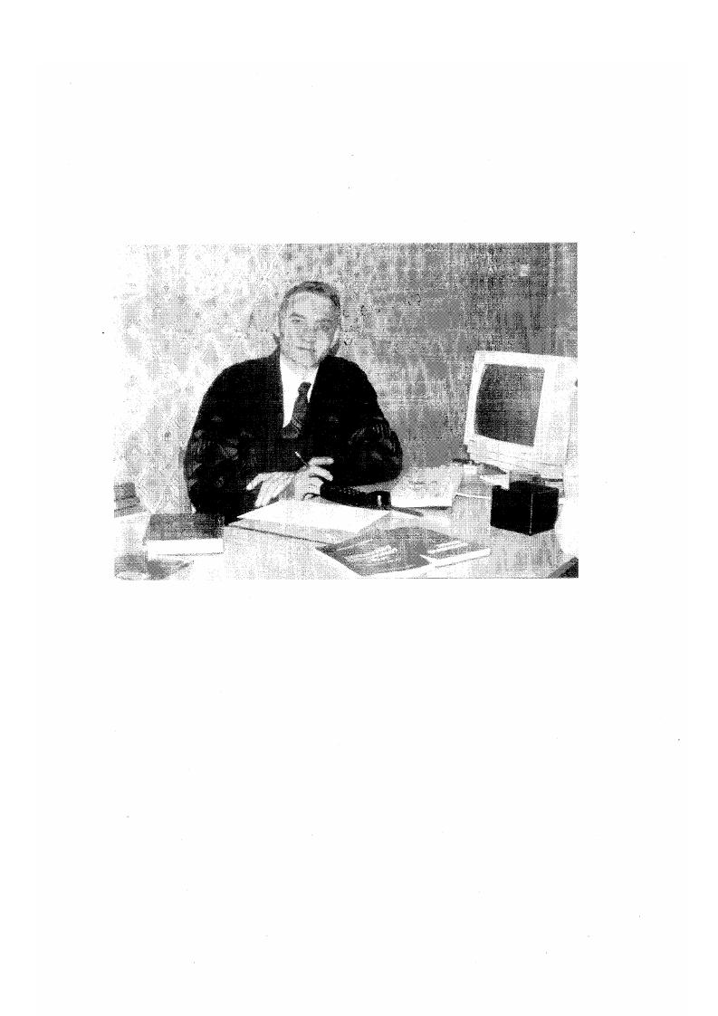 "виду тесное взаимодействие этих двух сфер. Известно, что решение любой проблемы прикладной или научной всегда направлено на достижение тех или иных конкретных целей и задач. Фактически, определение цели это ответ на вопрос о том, на получение какого результата ориентируется данное исследование. В нашем случае основная цель состоит в том, чтобы представить достоверную картину ценностных ориентаций российской молодежи, необходимую для выработки эффективной молодежной политики, наличие и осуществление которой является в современном мире одним из основных признаков цивилизованности общества, нацеленности государства на перемены и прогресс. Батыгин Г. С. Обоснование научного вывода в прикладной социологии. М. Наука, . Девятко И. Ф. Модели объяснения и логика социологического исследования. М. Инт социологии РАН, . Трудности, с которыми сталкивается общество в своих усилиях по социализации и интеграции молодежи, проистекают из нестыковки между нуждами и устремлениями молодых людей в быстроизменяющемся мире с одной стороны, и тем, что общество предлагает и требует от них с другой. Чтобы разрешить данное противоречие, молодежи следует создать условия для самореализации, дать возможность вносить свой вклад в процесс развития общества путем участия в этом развитии. Ксенофонтов В. Н. Духовная жизнь российского общества и современный мир Материалы международной конференции. М. МГИМО, . СМ . Радиолой В. Молодежная политика в современной России Диалог. Без учета прошлого невозможно понять настоящее и тем более прогнозировать будущее. Опираясь на данные базовые общероссийские авторские исследования, рассмотрим основные изменения в облике поколения, которому выпало стать связующим звеном между эпохами. Категория ценности одна из самых сложных в философии, социологии и психолог ии. Ценности представляют собой одновременно мотивационные и когнитивные образования. Они направляют, организуют, ориентируют поведение человека на определенные цели и, в тоже время, детерминируют когнитивную работу с информацией. Ценности выступают для индивида как некоторые критерии оценки действительности, в частности, других людей, а также самого себя. Семенов В. Груд и капитал в конце XX века Диалог. Чунров В. Молодое поколение на рубеже веков Диалог. 